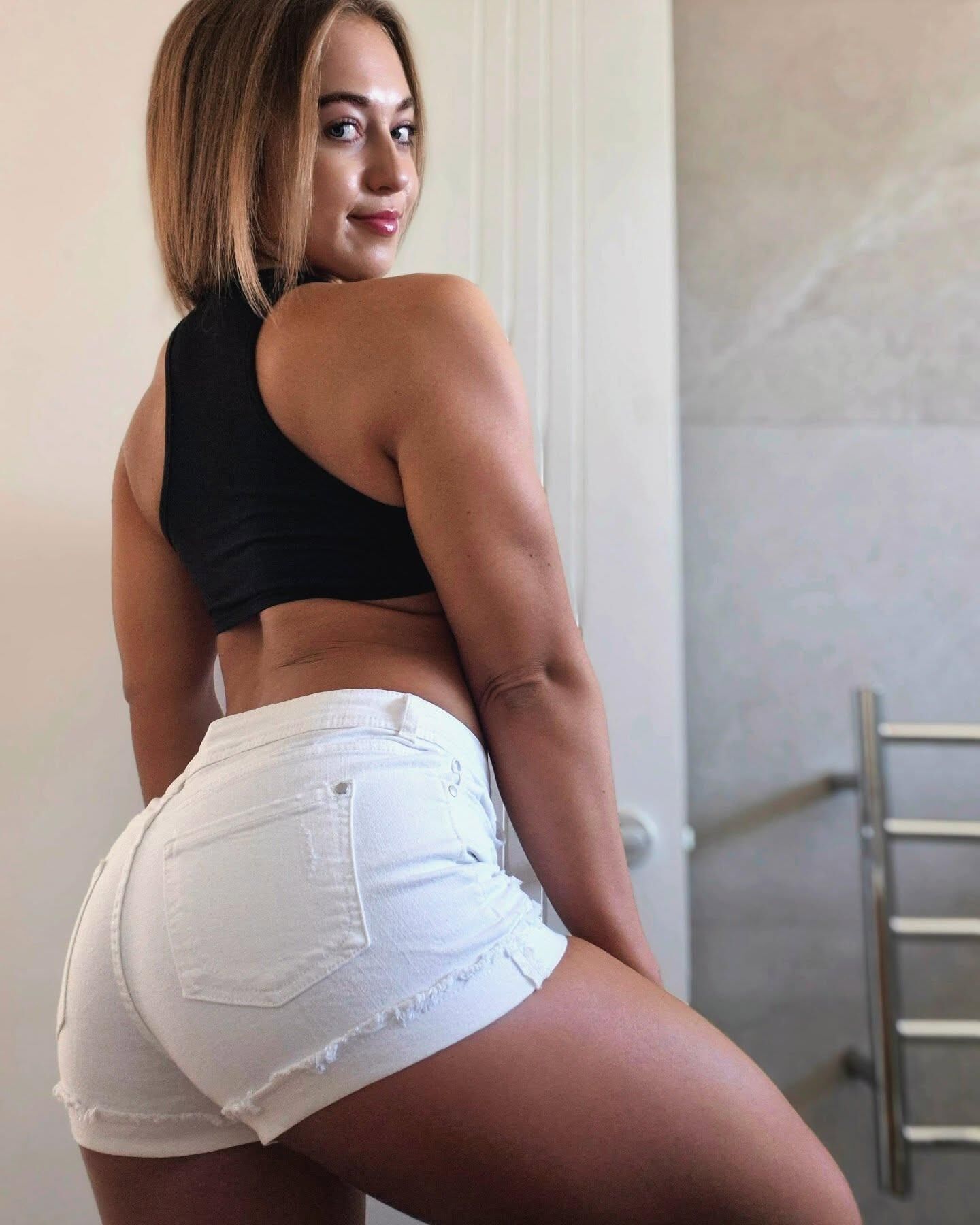Muscle Girls Thicc and Powerful