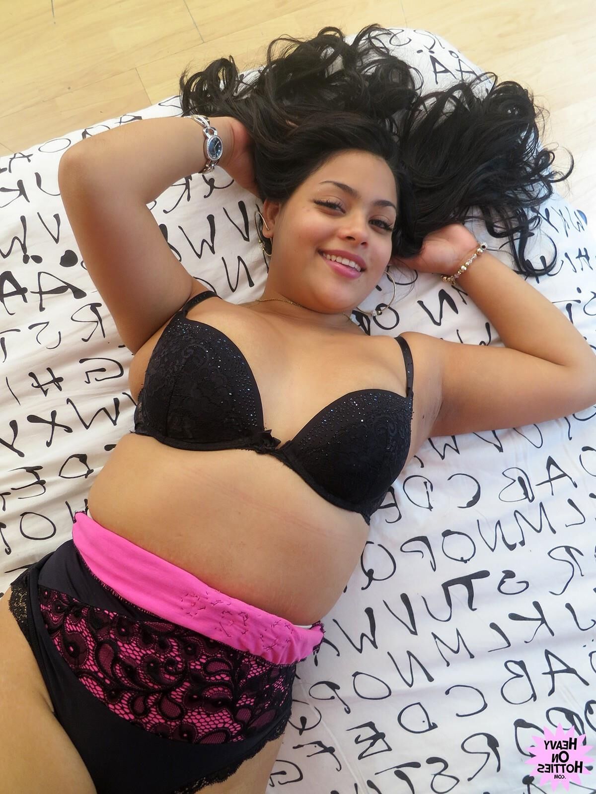 HeavyOnhotties.com_ set Carolinda set_l