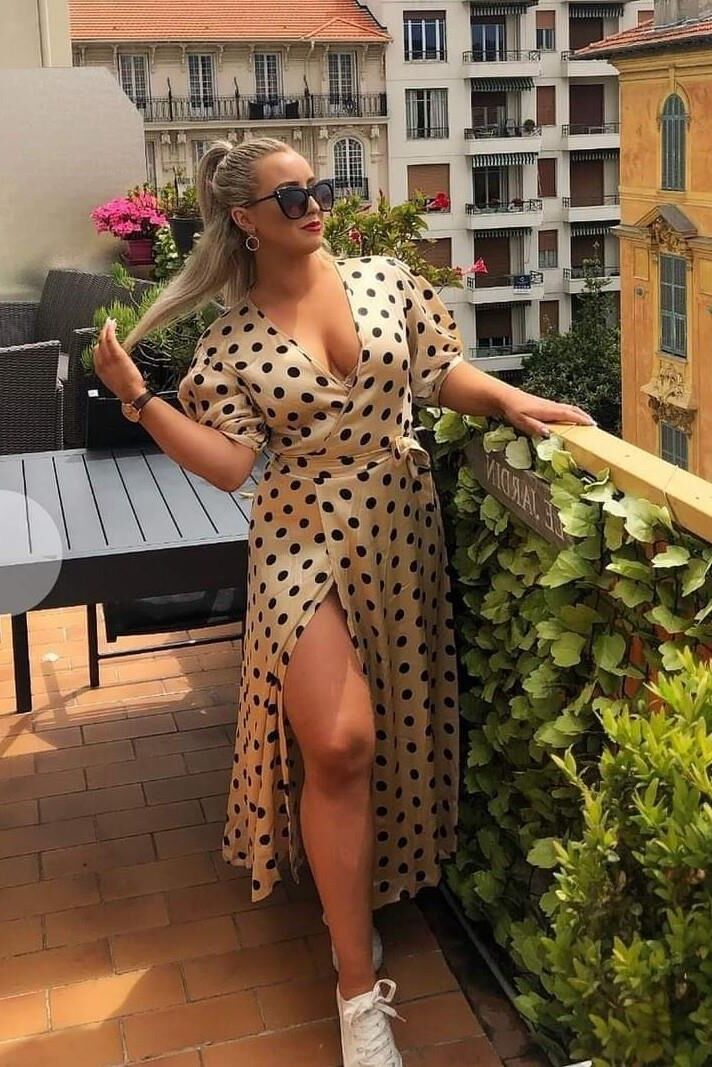 Aisling Fat Tits Thicc Bimbo Blogger считает, что она лучше, чем вы