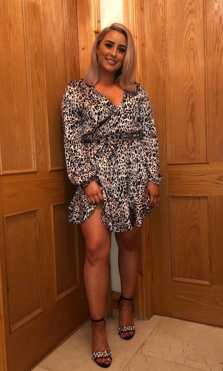 Aisling Fat Tits Thicc Bimbo Blogger считает, что она лучше, чем вы