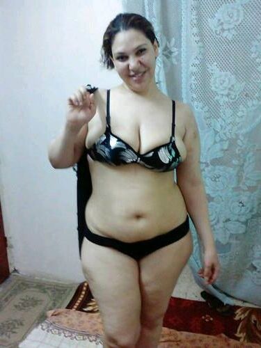 mulher árabe peituda