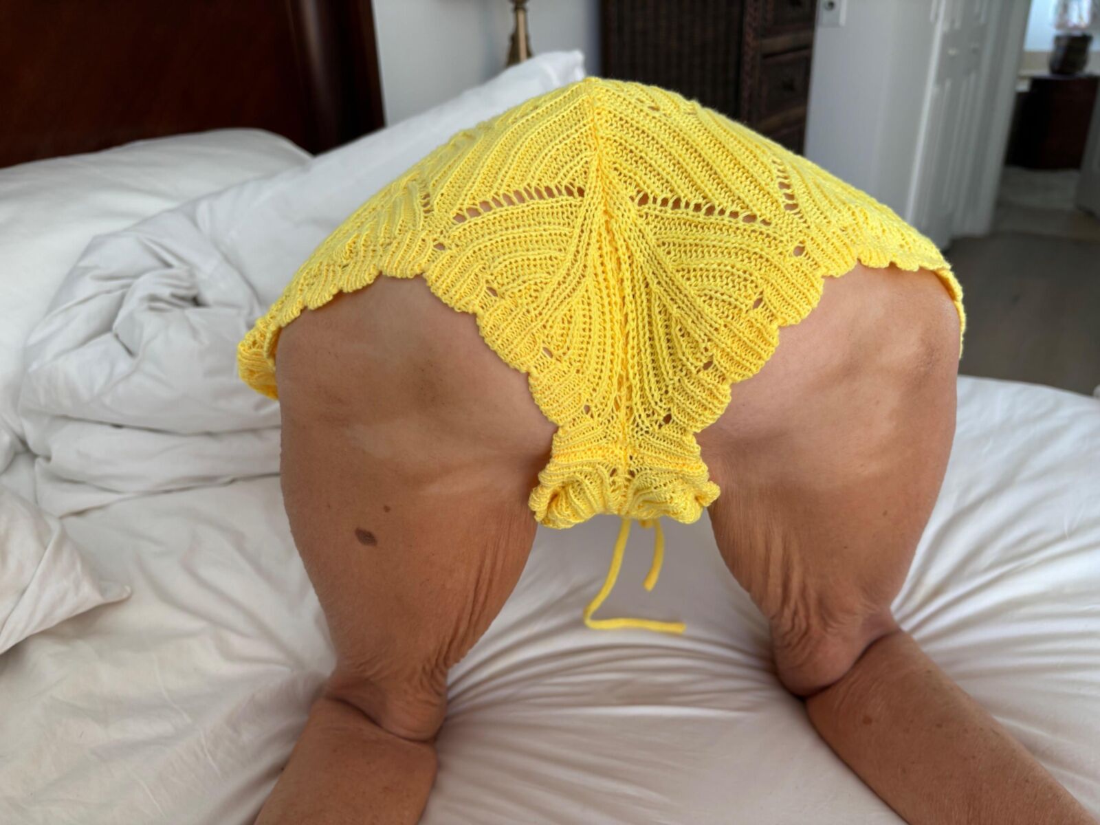 Tiny GILF Sis pussy in yellow shorts