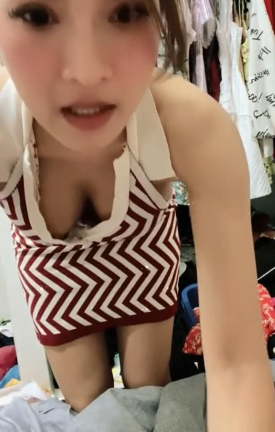 Asian Downblouse Nippel