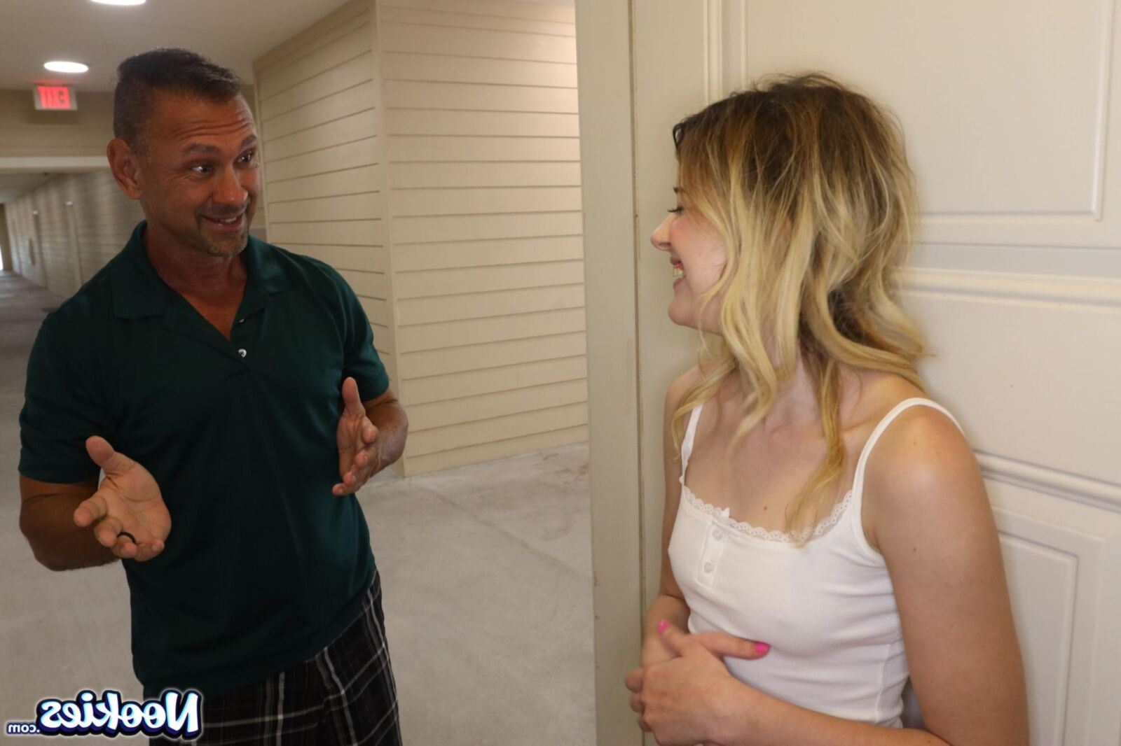 Dez Hansen yo Bangs The DILF Next Door