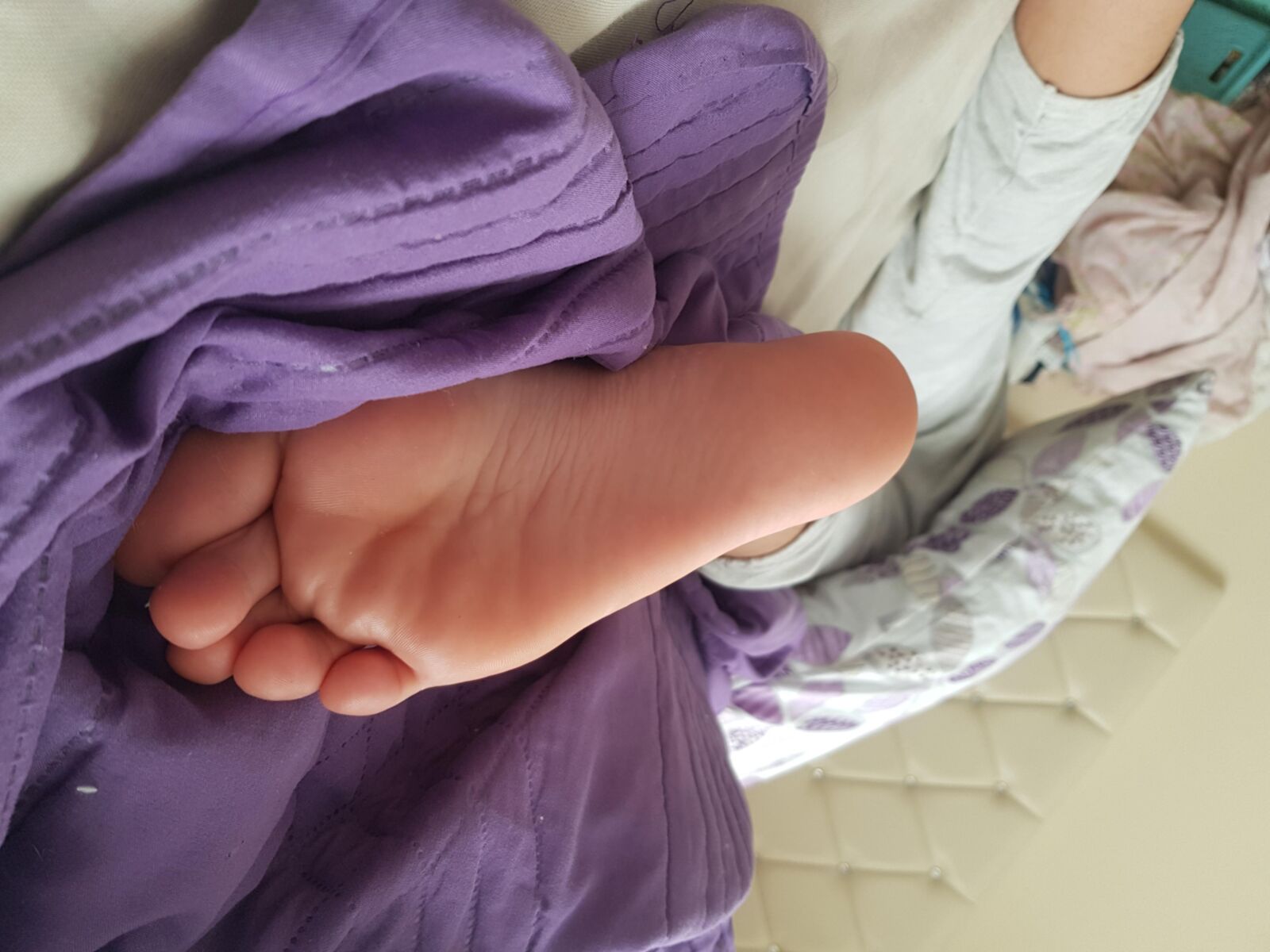 neva yalcin turkish sleeping pink soles 