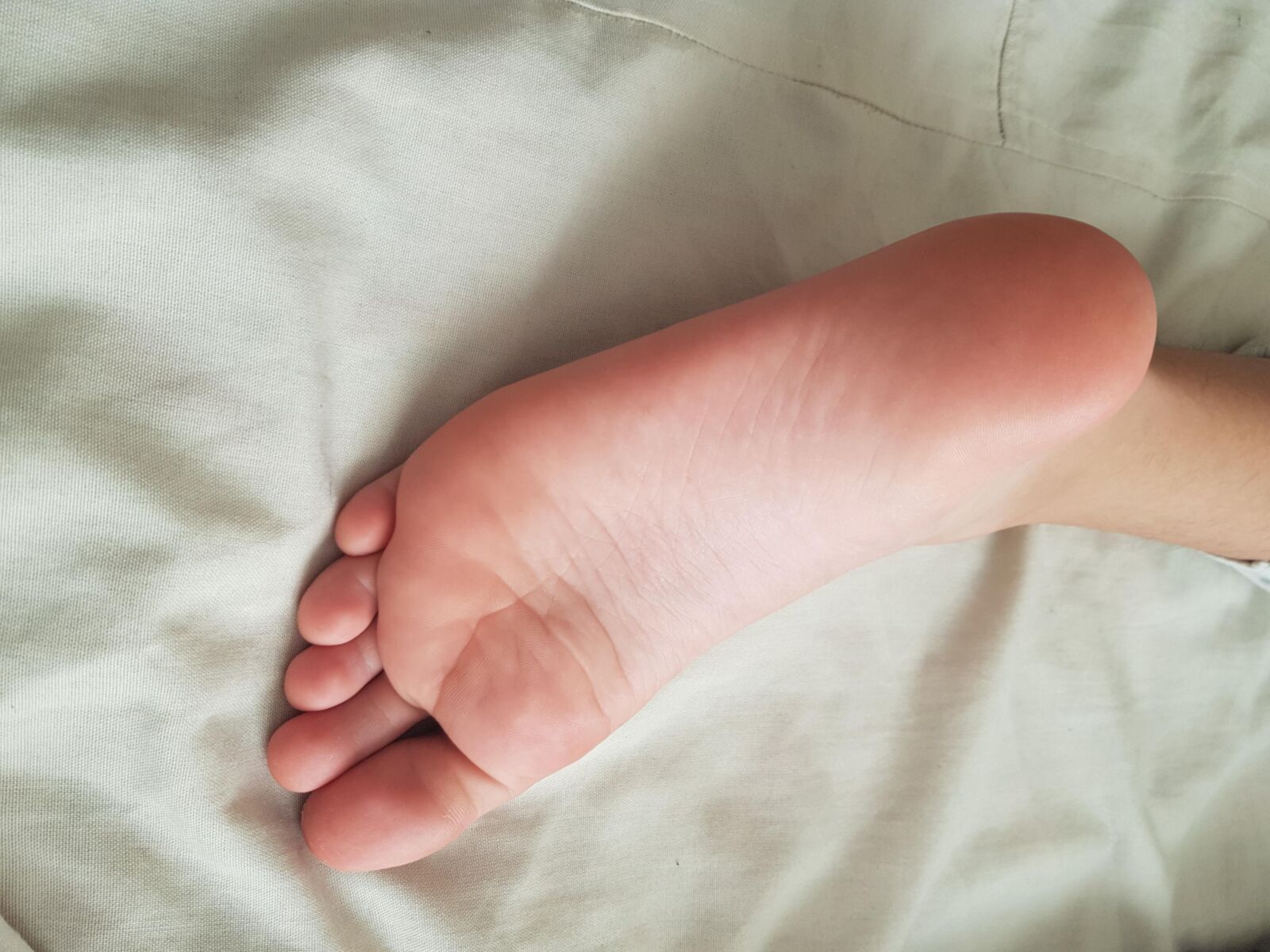 neva yalcin turkish sleeping pink soles 