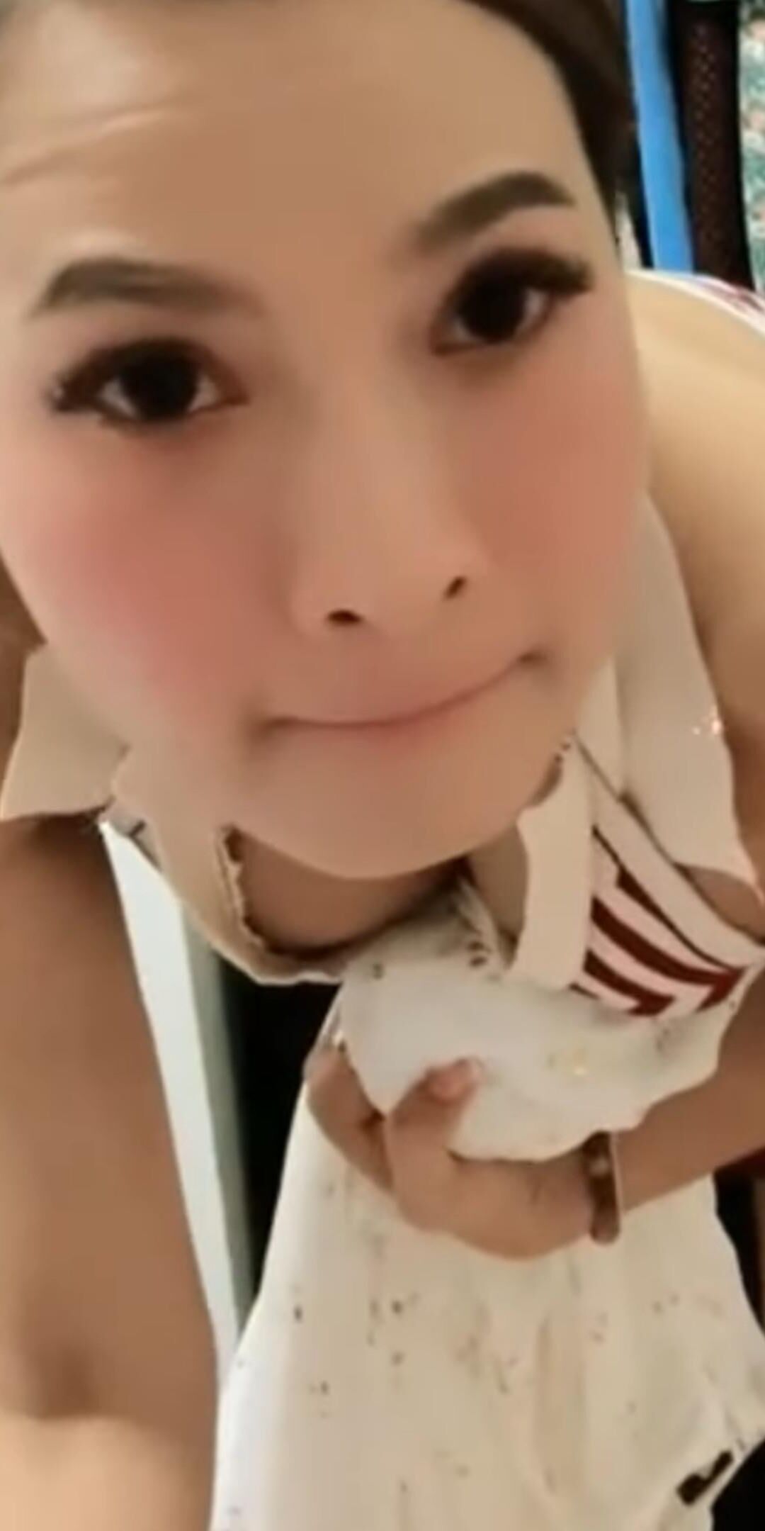Asian Downblouse Nippel