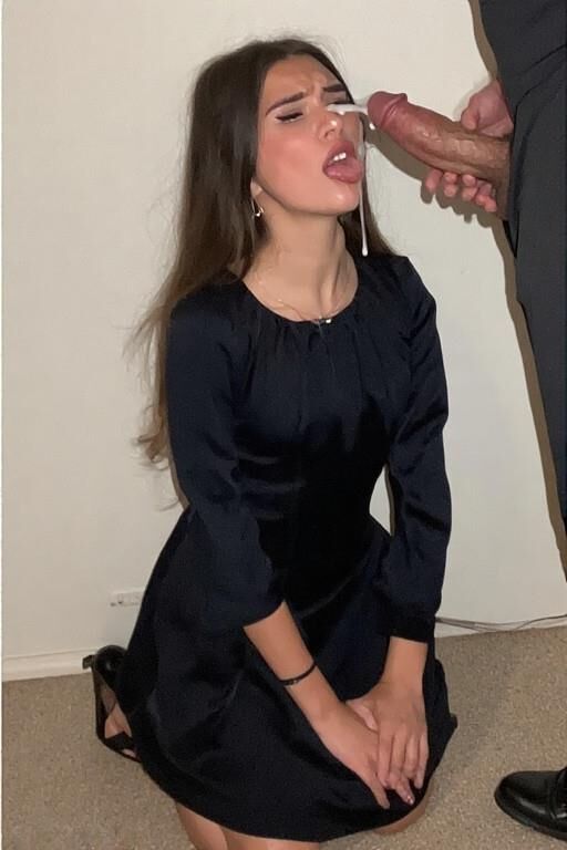 Sperma über hübsche Frauen
