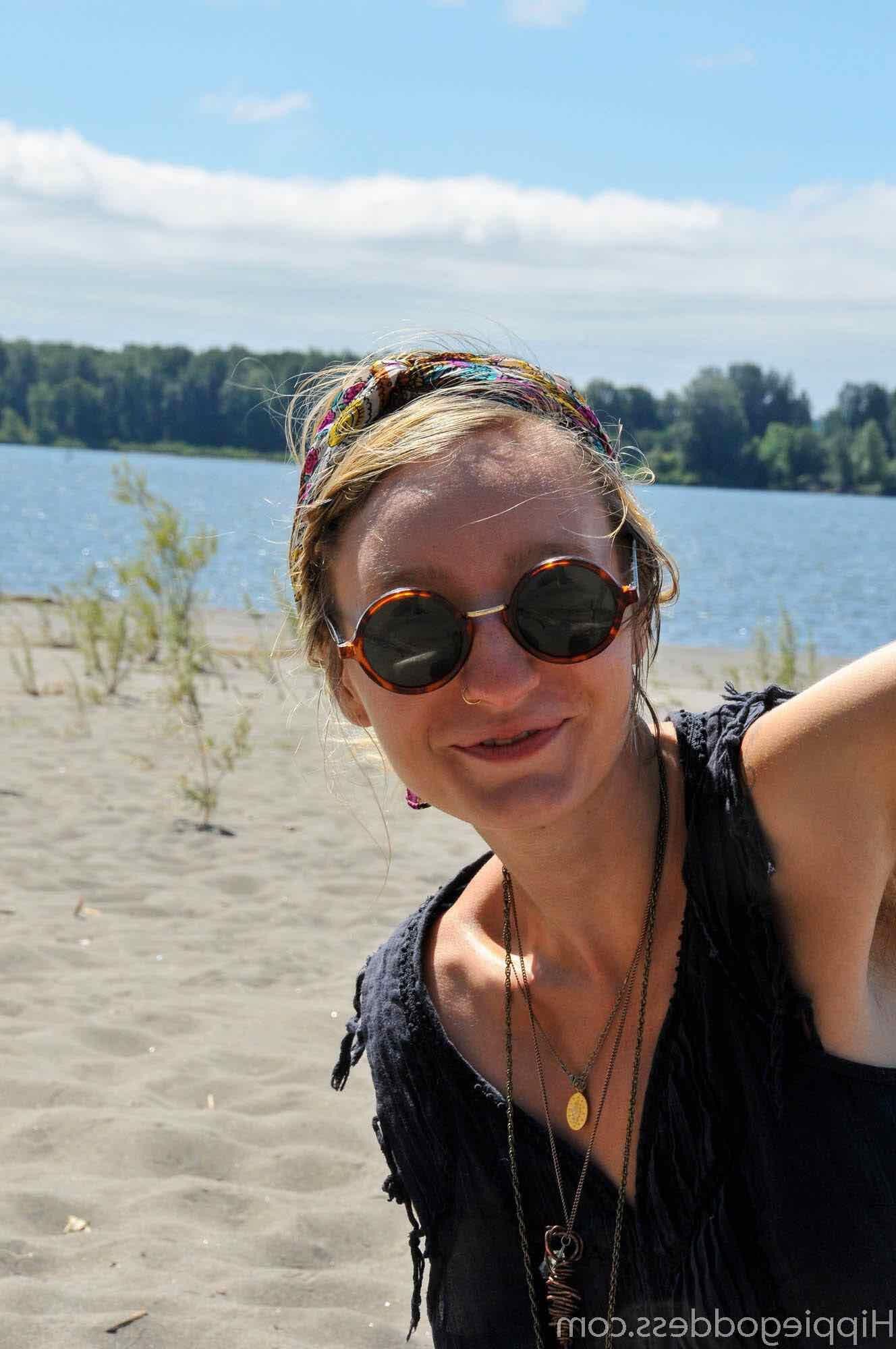 Hippiegoddess Andromeda sexier, wenn sie nackt ist