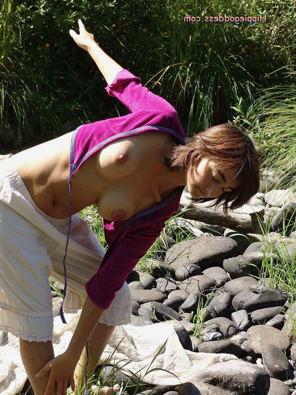 HippieGoddess BREA Naked in the river bed
