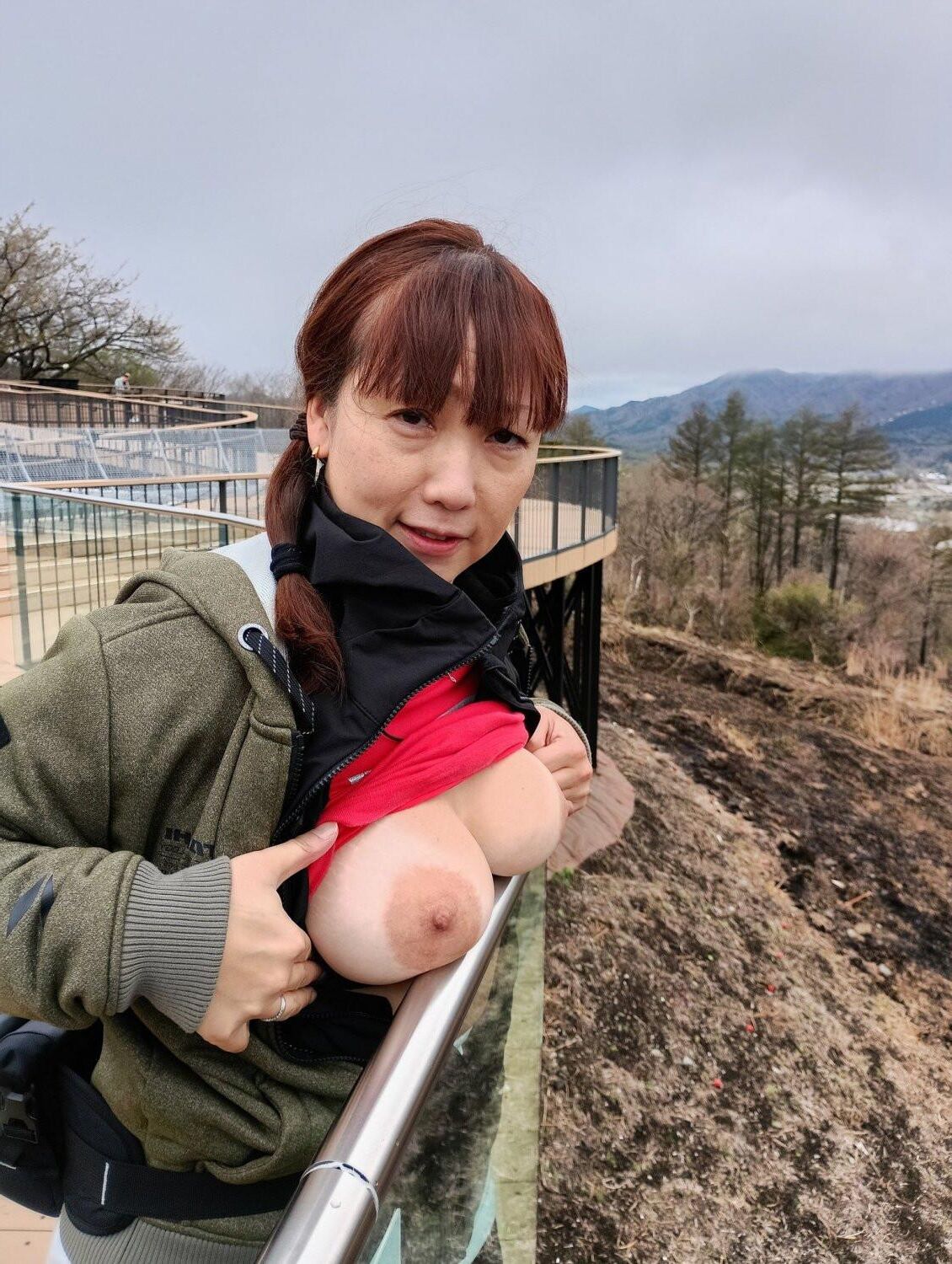 私の目をした日本人のお母さんのカオリを捕まえました