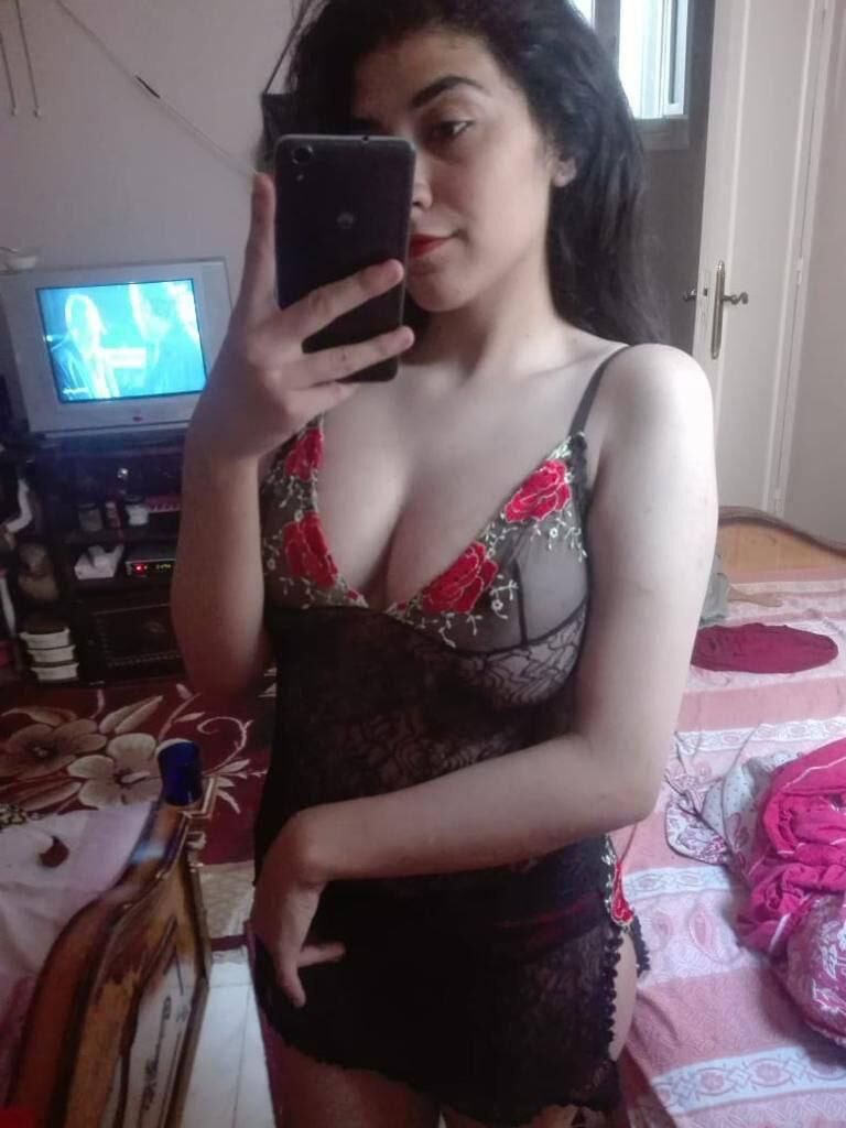 巨乳アラブの女性