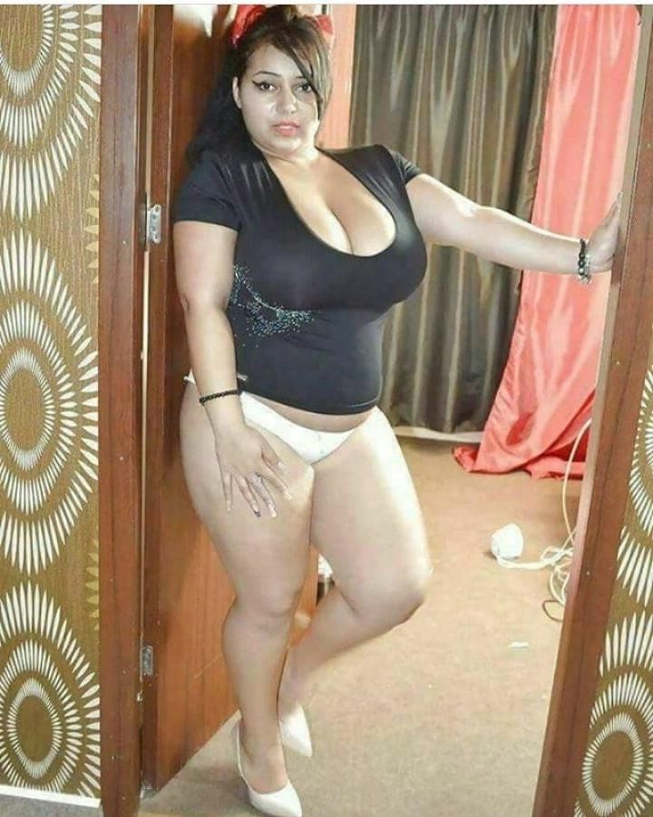 巨乳アラブの女性