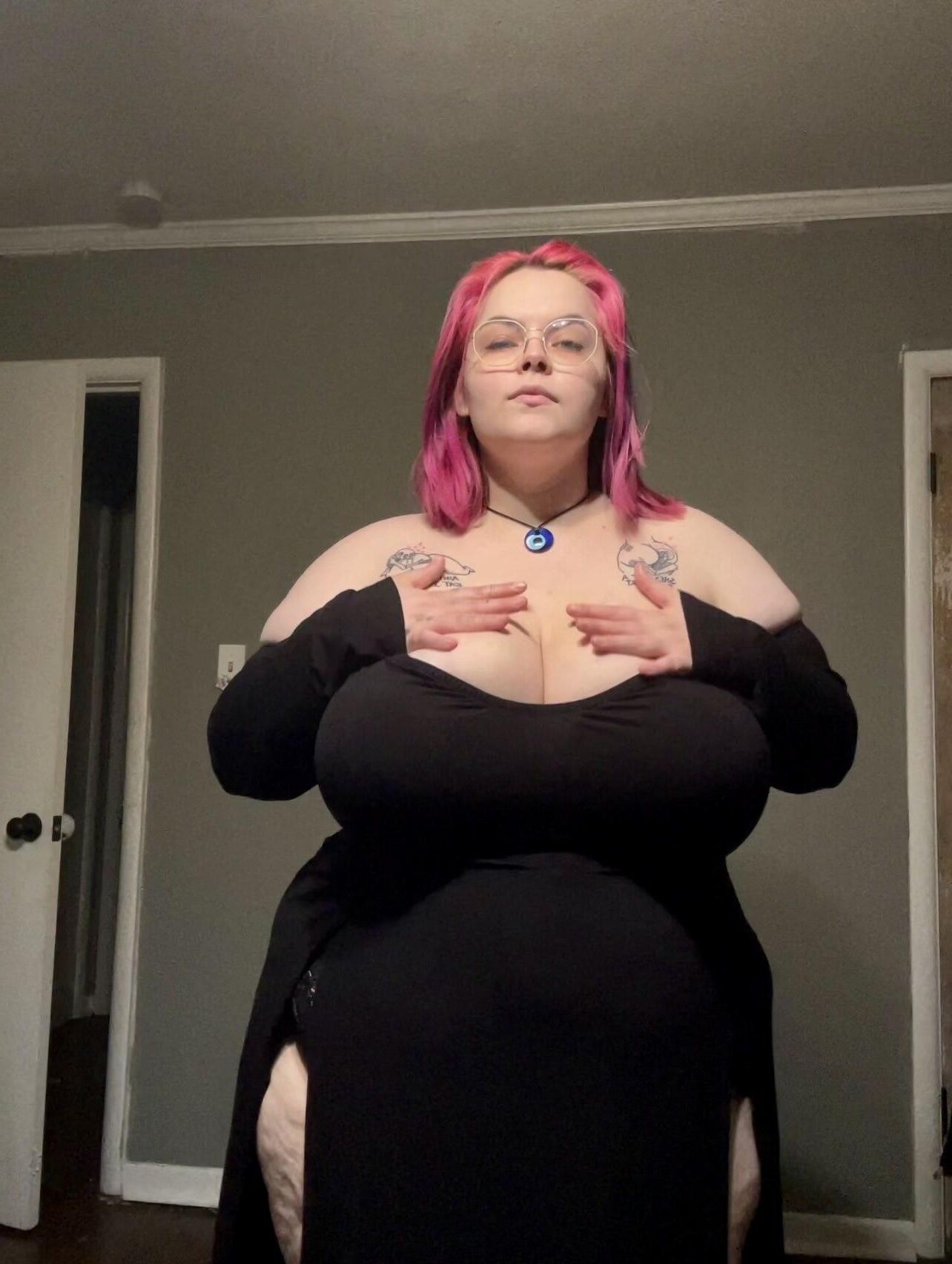 Cabelos rosa de mel enormes peitos enormes beleza bbw garota mista