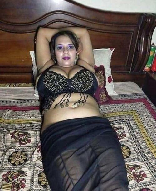巨乳アラブの女性