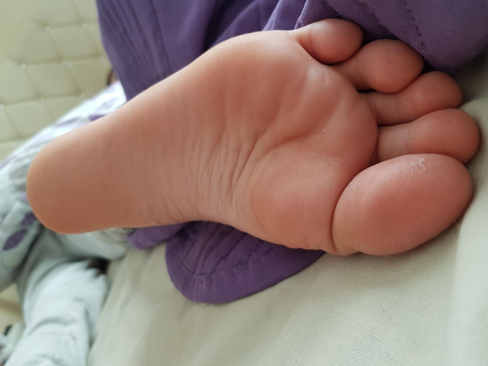 neva yalcin turkish sleeping pink soles 