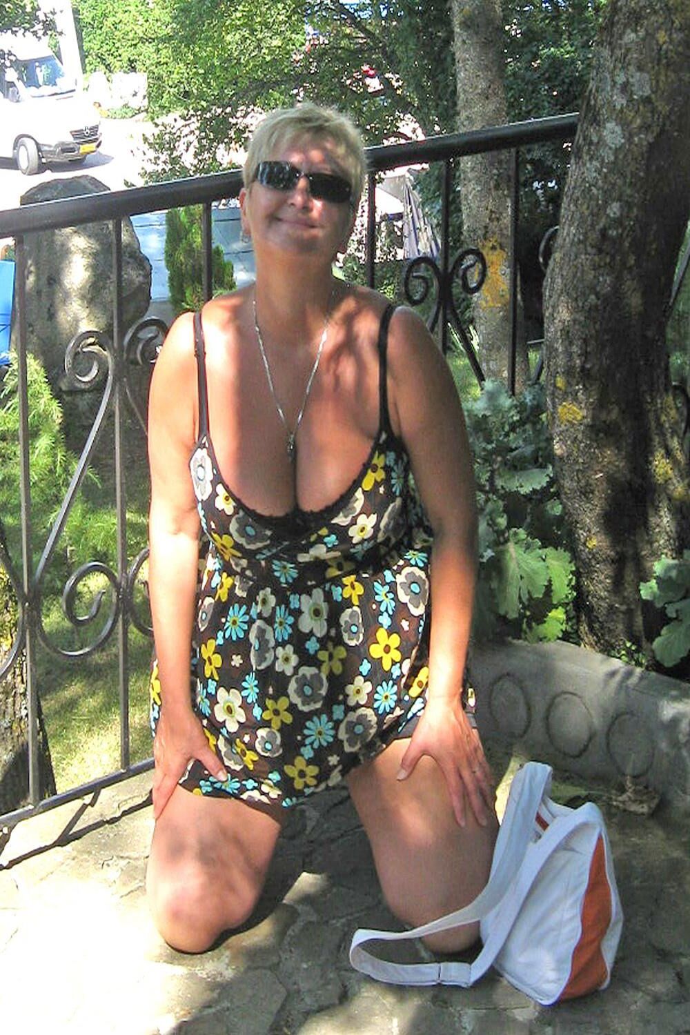 De vacaciones con bonito escote