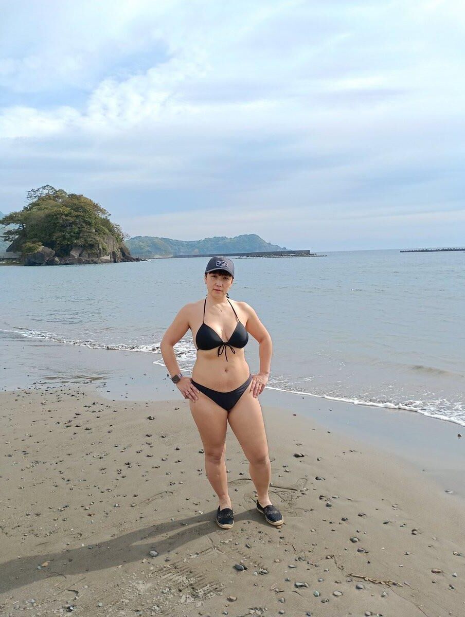 私の目をした日本人のお母さんのカオリを捕まえました