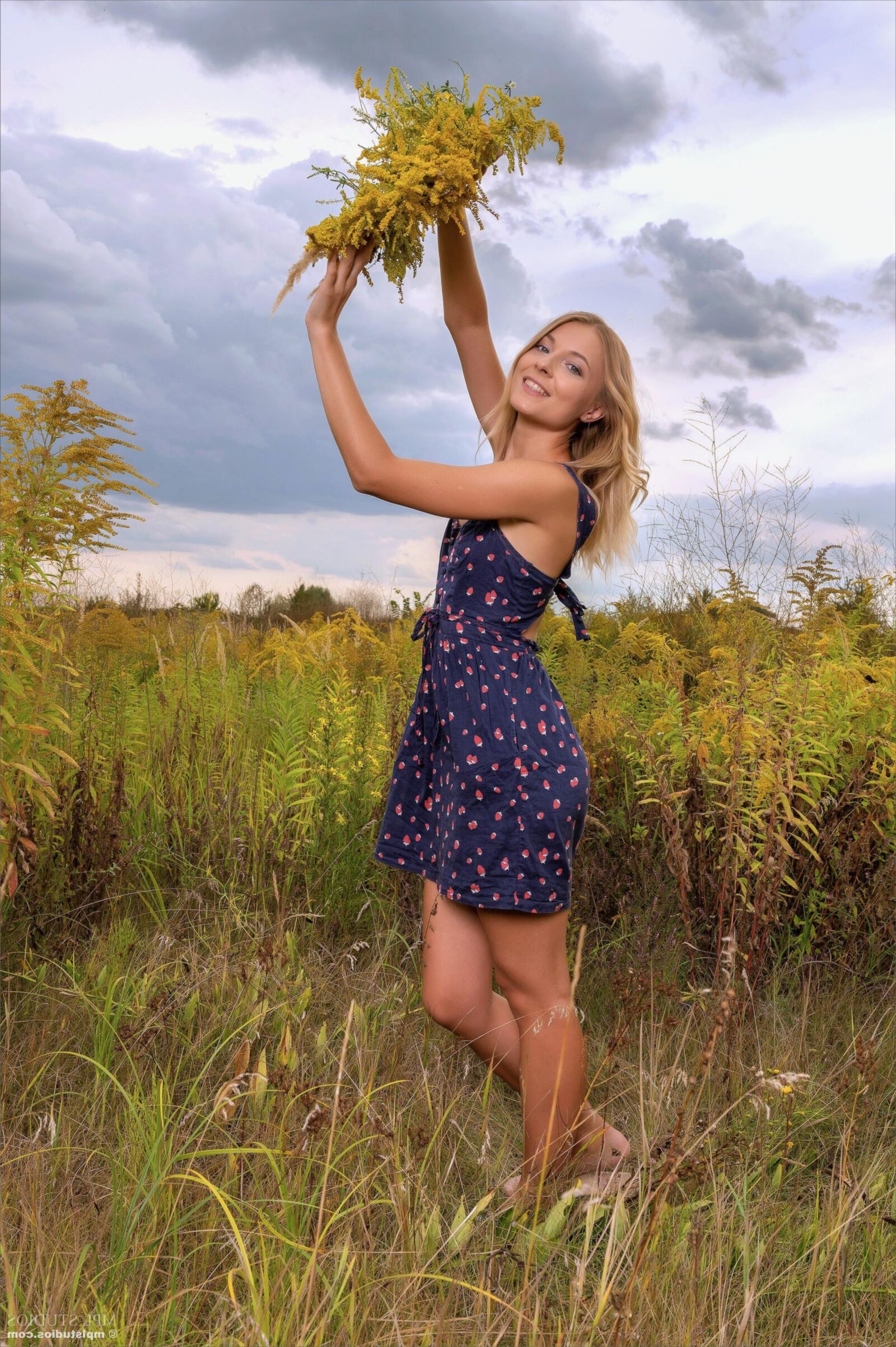 MPLStudios EMILY GRACE Picking flowers
