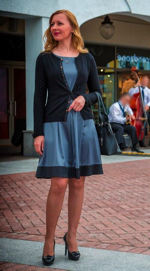 STAR Classy Blonde MILF