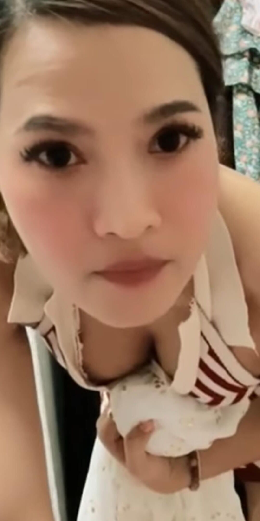 Asian Downblouse Nippel