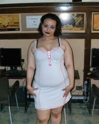 巨乳アラブの女性