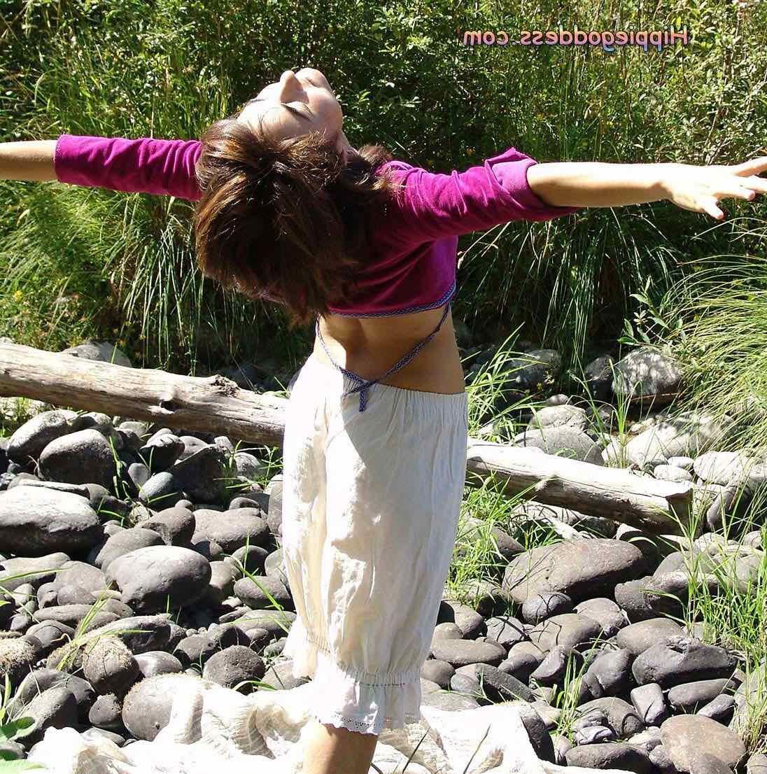 HippieGoddess BREA Naked in the river bed