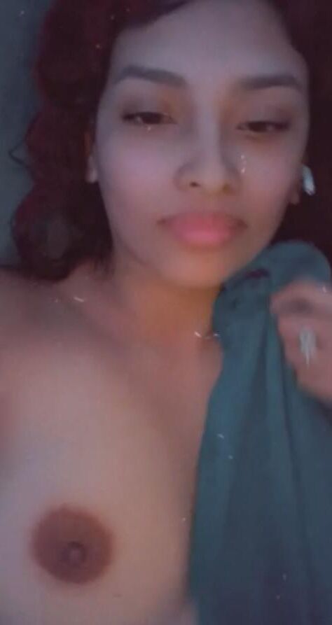 Lindo Latina GF tiene un buen culo grande y tetas sexys
