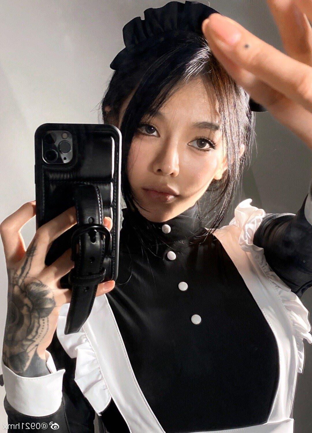 Chinesische asiatische Goth Baddie Schlampe