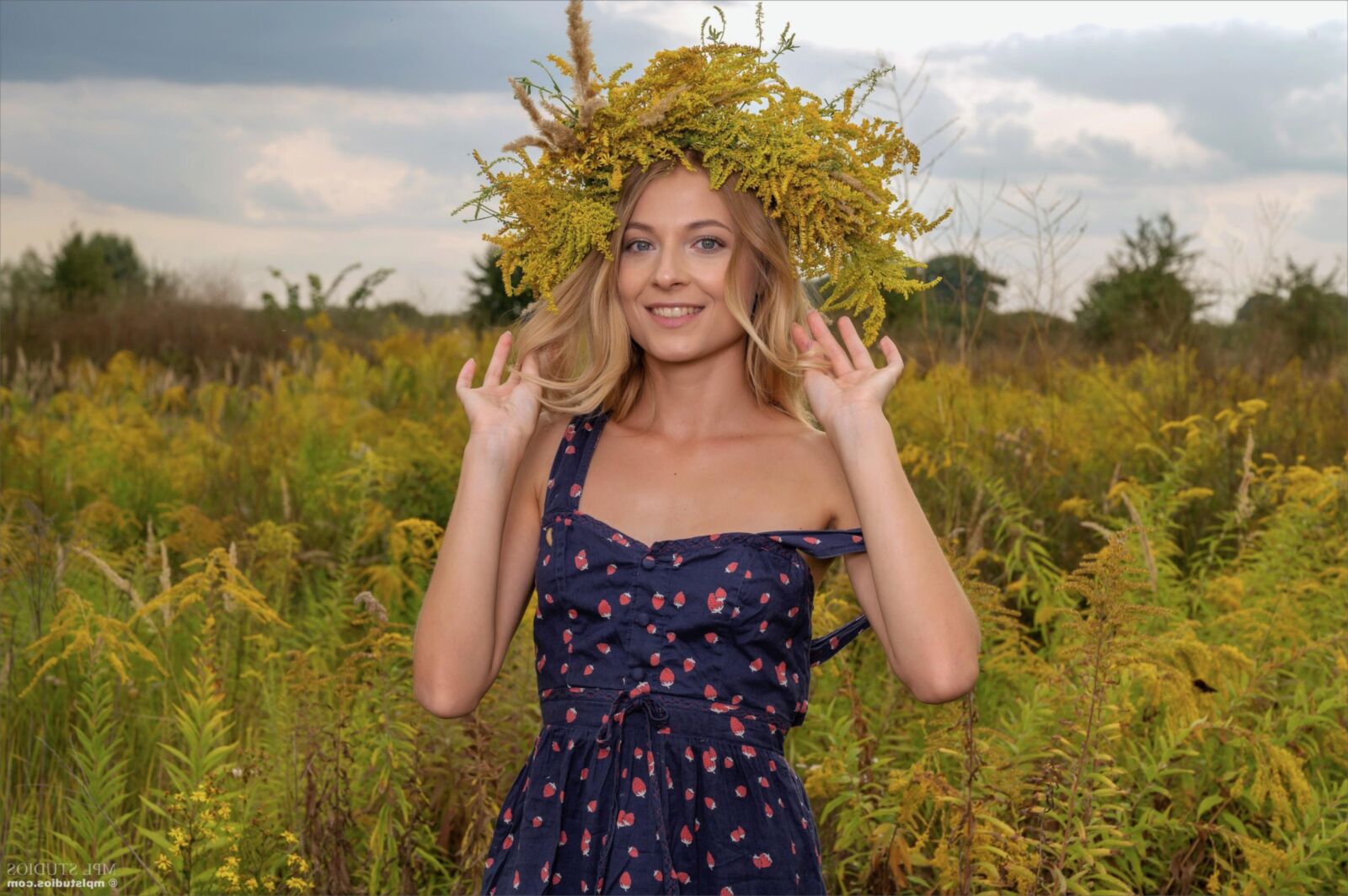 MPLStudios EMILY GRACE Picking flowers