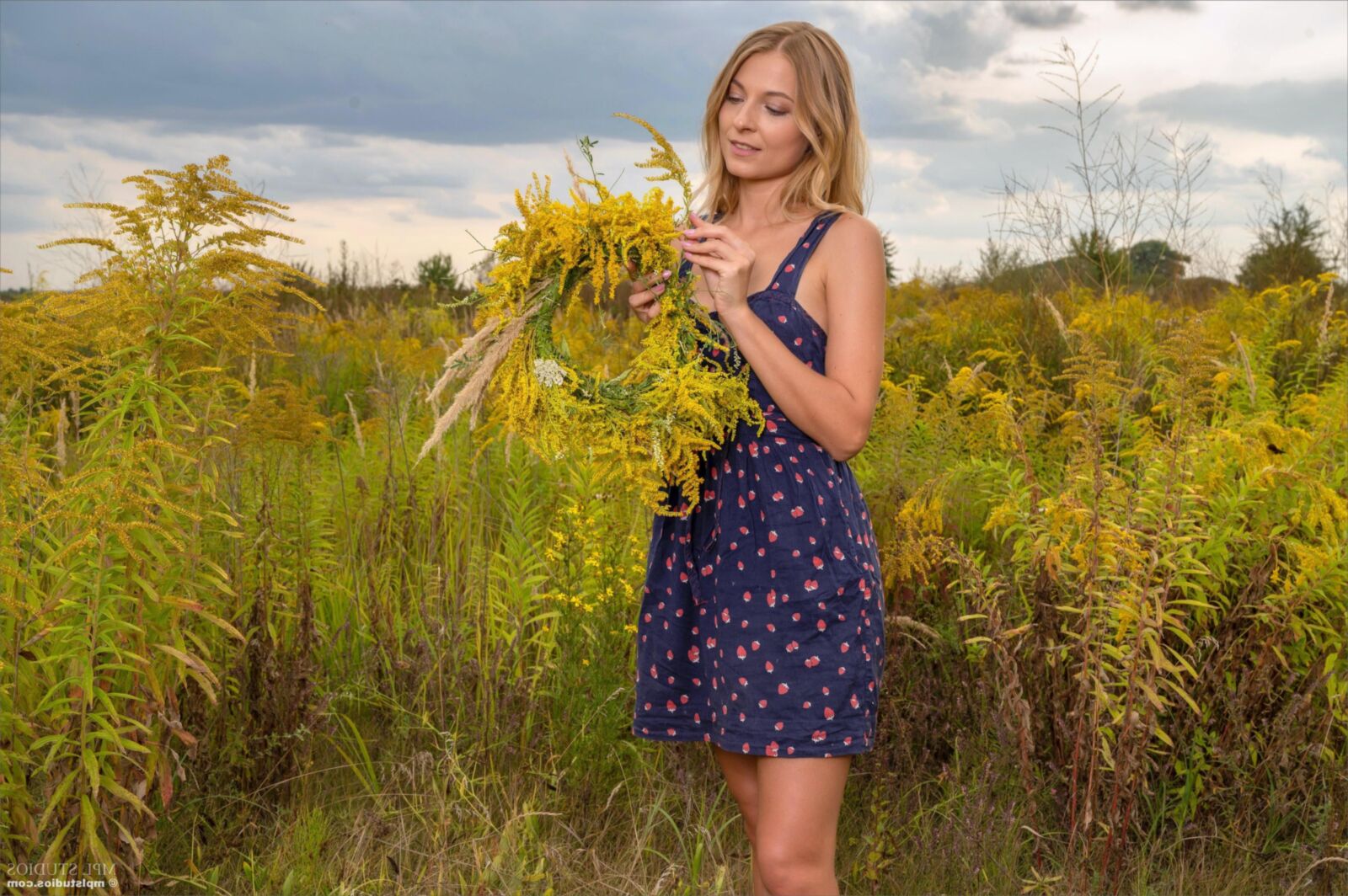 MPLStudios EMILY GRACE Picking flowers