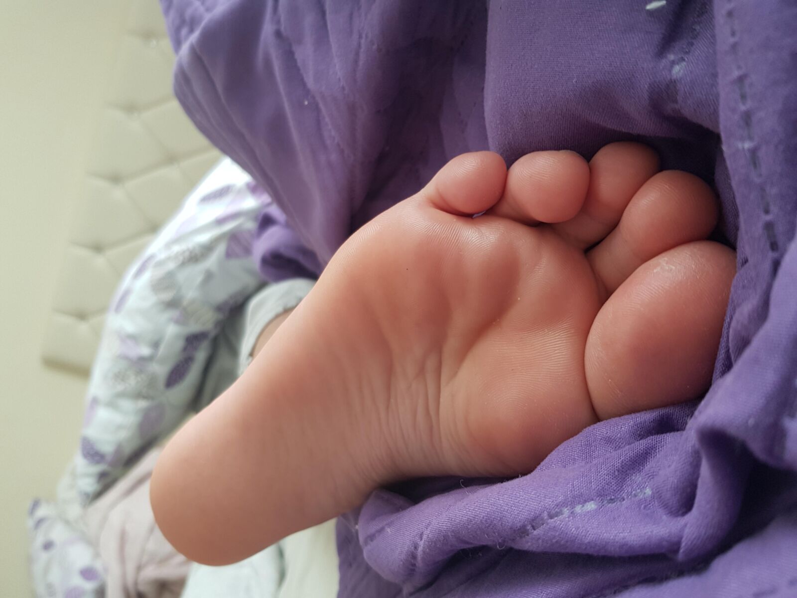 neva yalcin turkish sleeping pink soles 