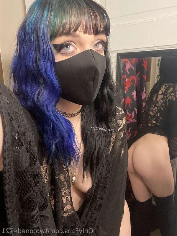 Petite Hairy goth Slut