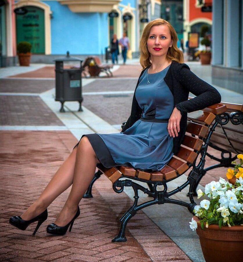 STAR Classy Blonde MILF