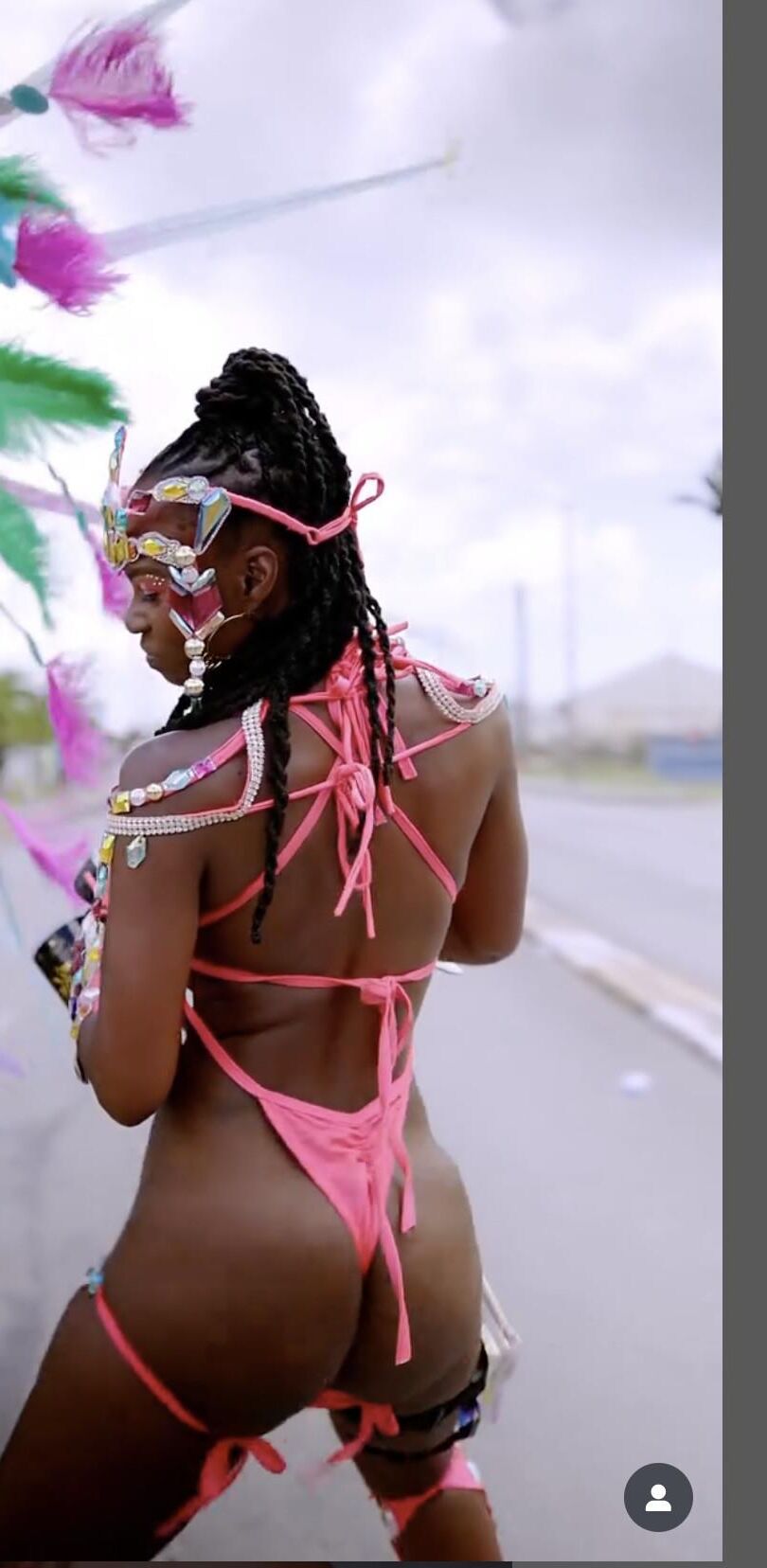 Gros boob bajan fille