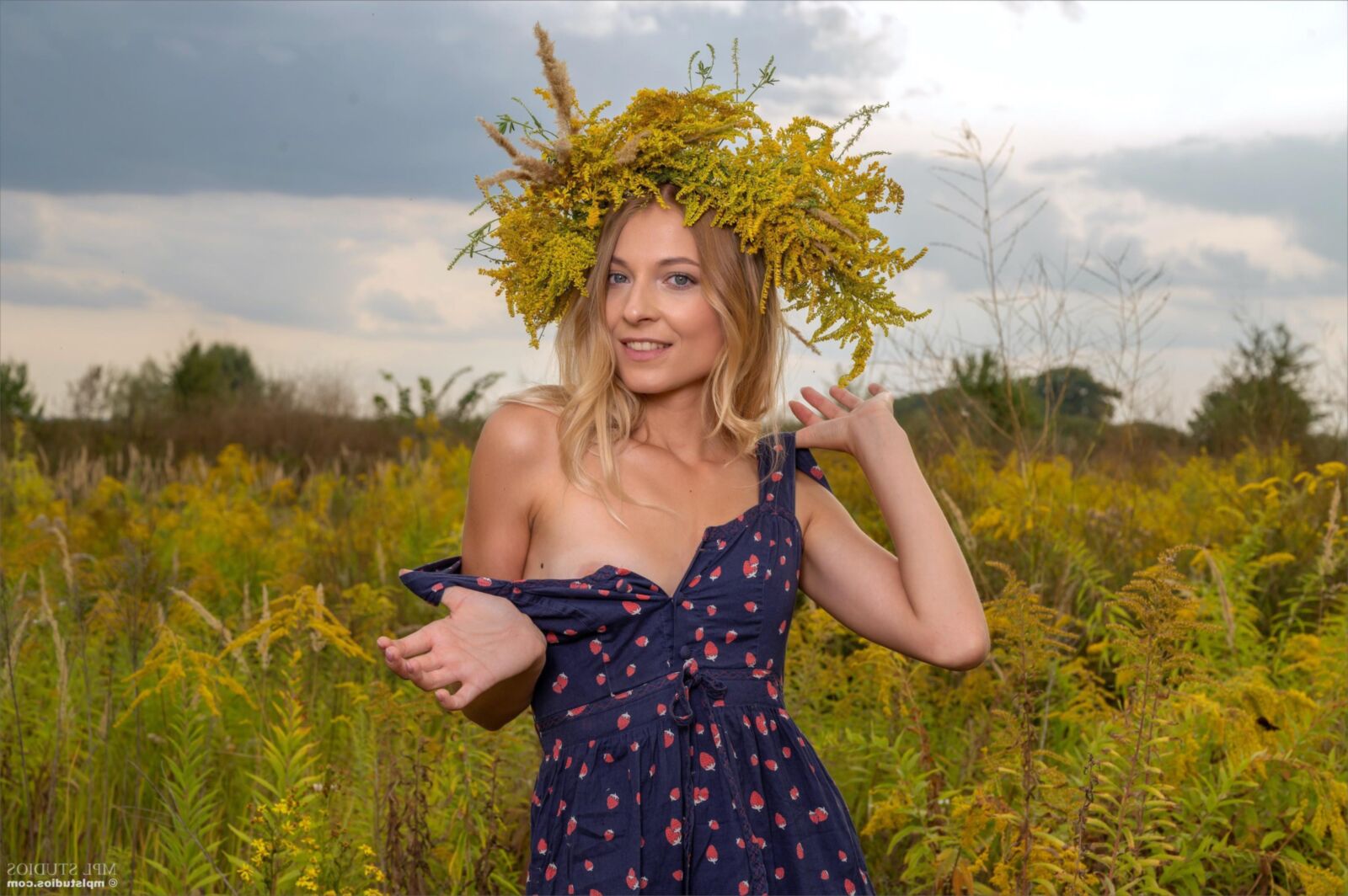 MPLStudios EMILY GRACE Picking flowers