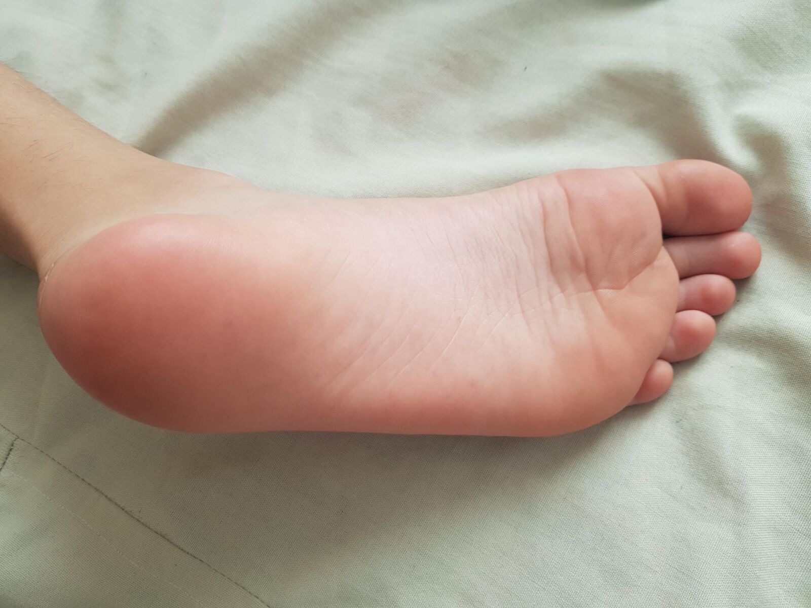 neva yalcin turkish sleeping pink soles 