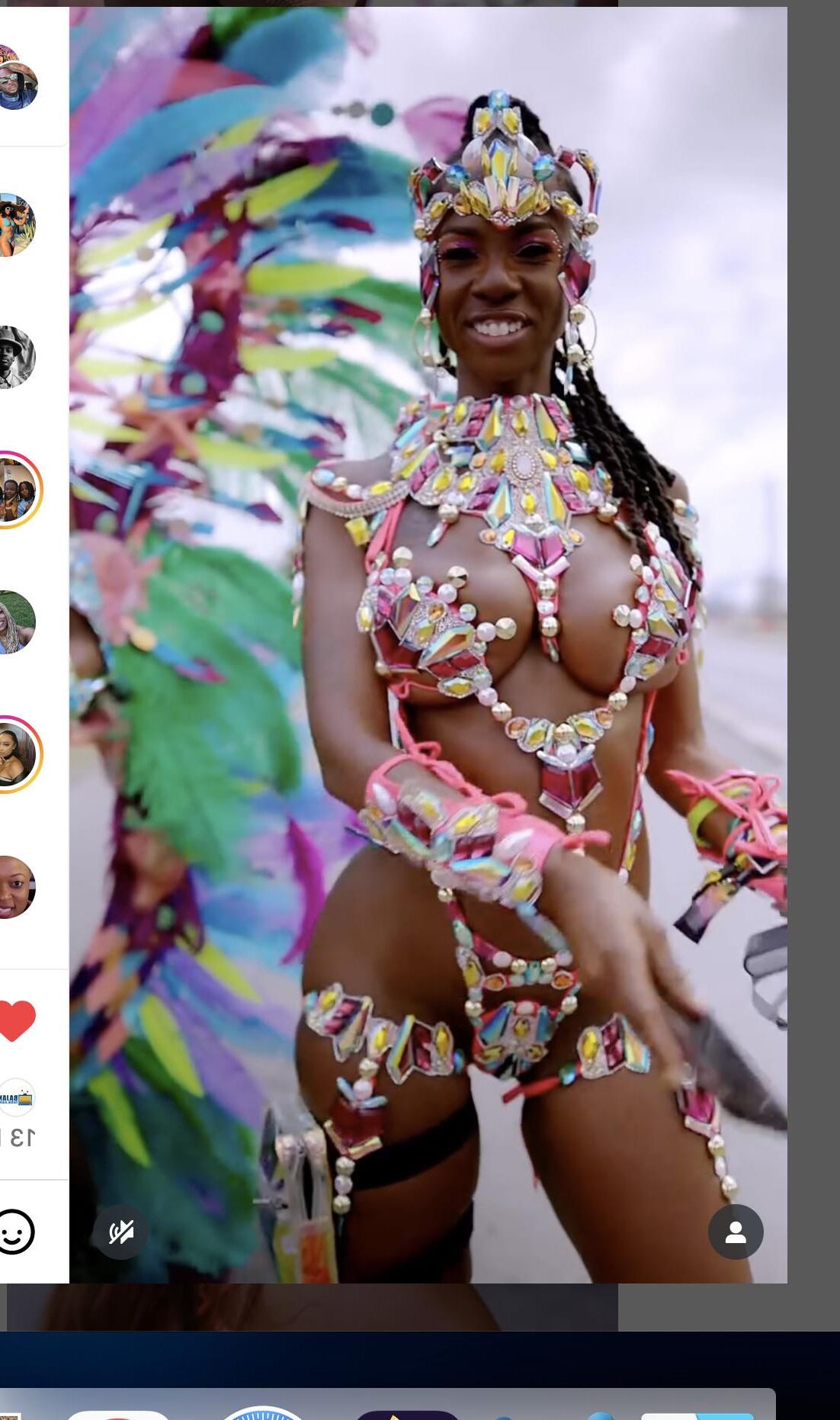 Gros boob bajan fille