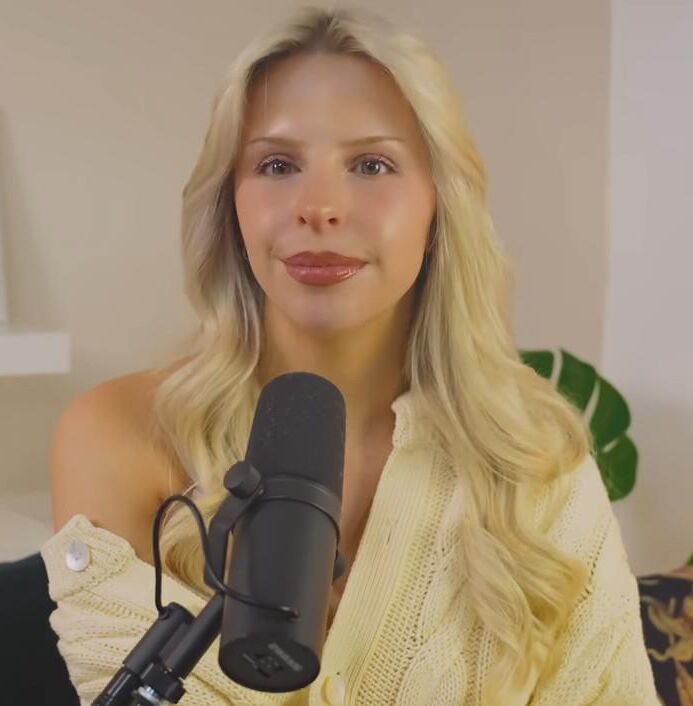 Eindeutig eine dumme geile Botox Schlampe