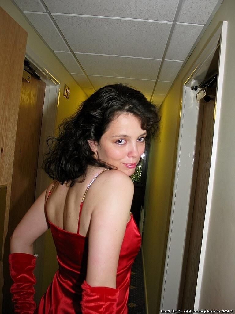 . Felicity shit hot young MILF minx