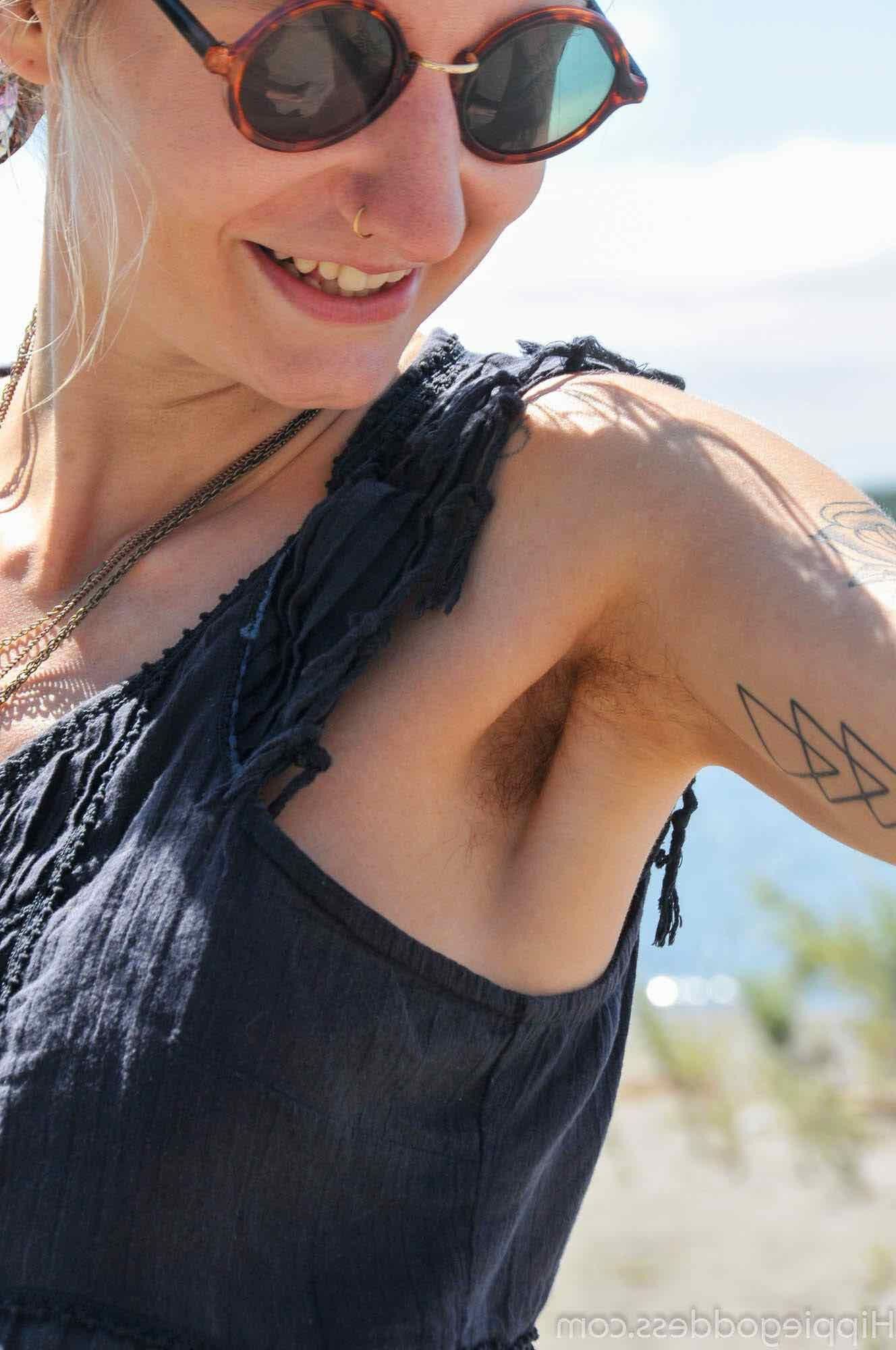 Hippiegoddess Andromeda sexier, wenn sie nackt ist