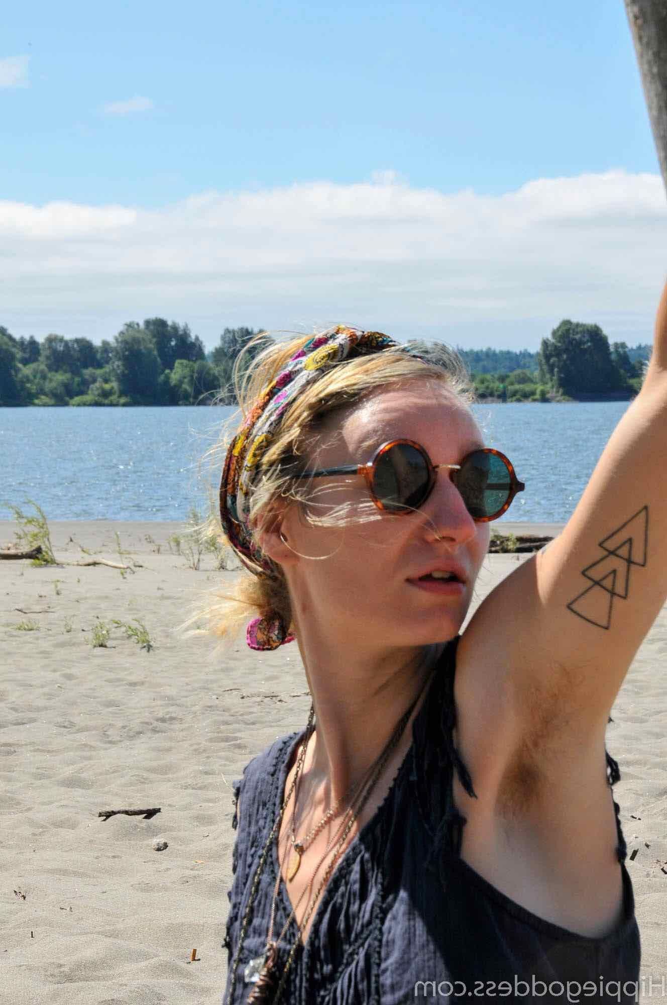 Hippiegoddess Andromeda sexier, wenn sie nackt ist