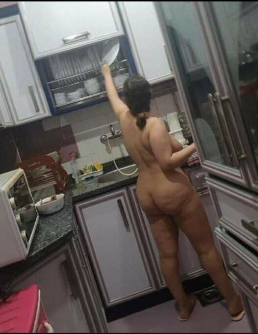巨乳アラブの女性