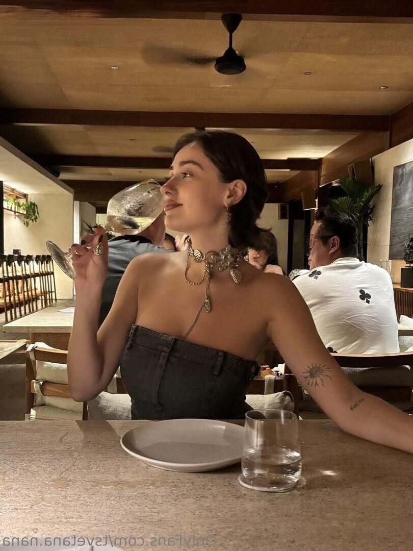 Tsvetana Wunderschöne riesige Titten Arsch sexy Brünette Mädchen gemischt heiß Pho Pho