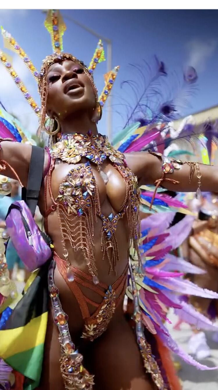 Gros boob bajan fille