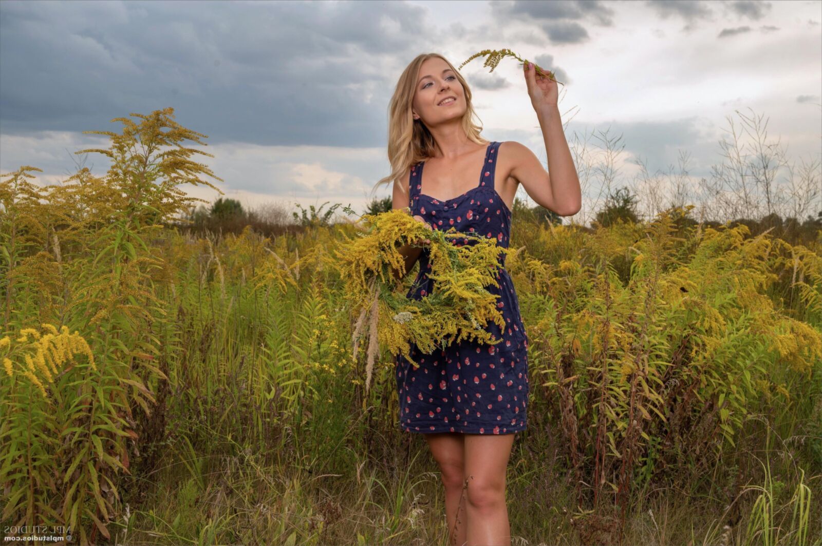 MPLStudios EMILY GRACE Picking flowers