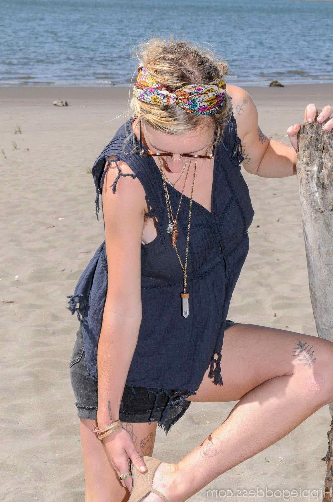 Hippiegoddess Andromeda sexier, wenn sie nackt ist