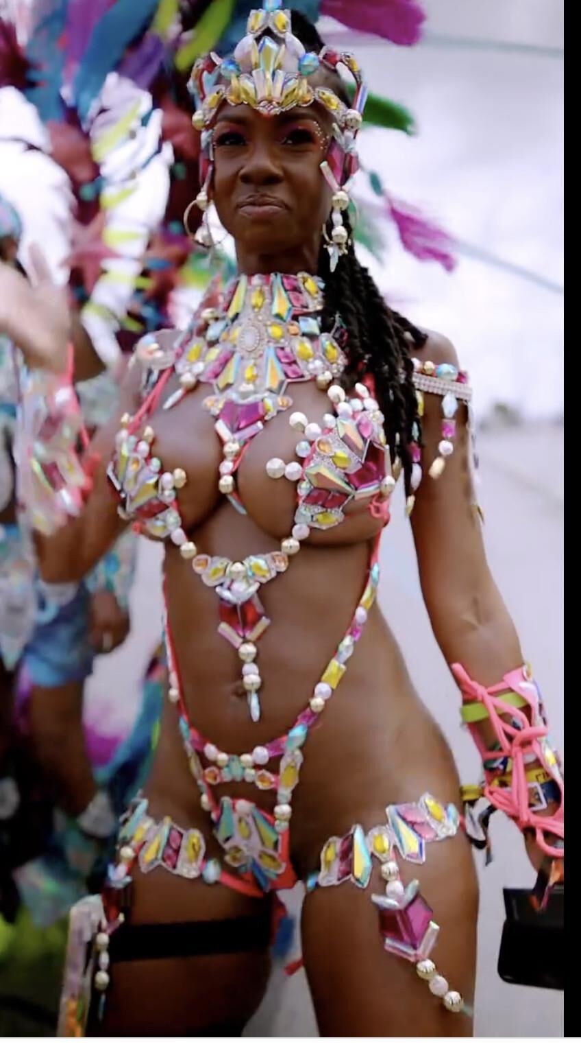 Gros boob bajan fille