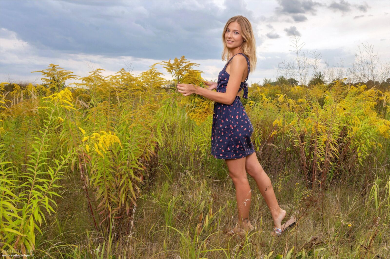 MPLStudios EMILY GRACE Picking flowers