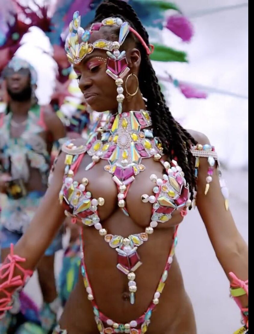 Gros boob bajan fille